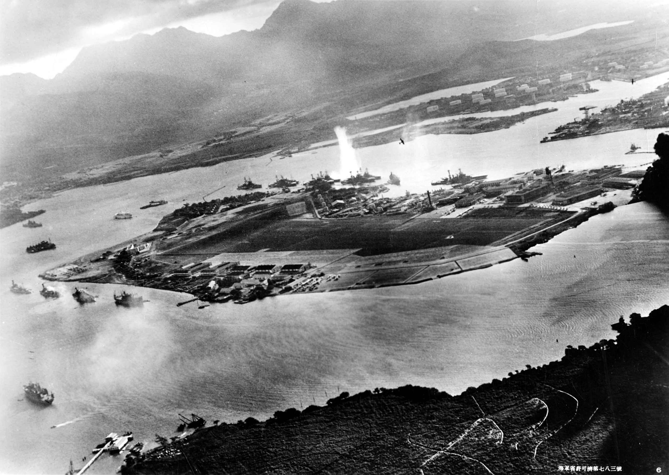 2880px-Attack_on_Pearl_Harbor_Japanese_planes_view-scaled.jpg