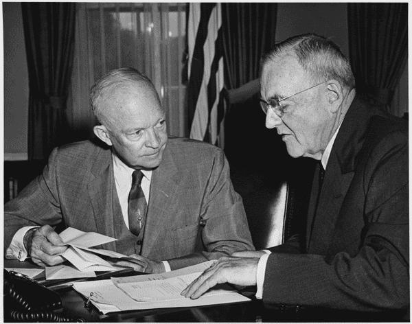Eisenhower y Dulles