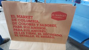 El market de colombia de colores y sabores, para sus amigos, para sus amores, se les tiene, el récuerdo, el detalle, el regalo