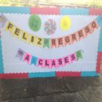 to return. Image is a poster reading: Feliz regreso a clases