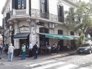 800px-Cafe_la_Poesia_Barrio_de_San_Telmo_Buenos_Aires_20181103_165709-300x225.jpg