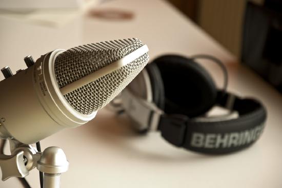  "My Podcast Set I" by brainblogger is licensed with CC BY 2.0. To view a copy of this license, visit https://creativecommons.org/licenses/by/2.0/ 