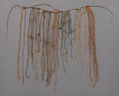 Quipu made from a main thread with multiple knotted threads hanging perpendicularly from the main thread.