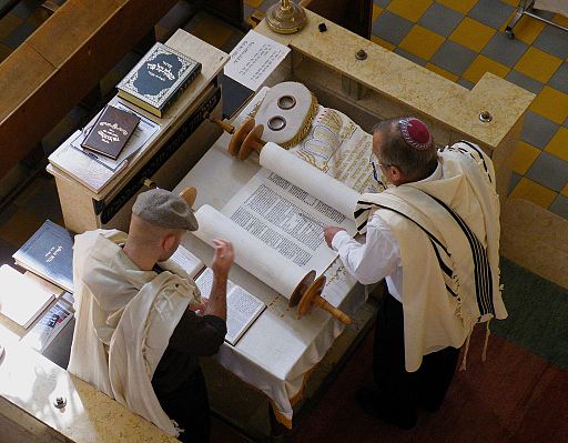 Reading of the Torah, Aish Synagogue, Tel Aviv, Israel.