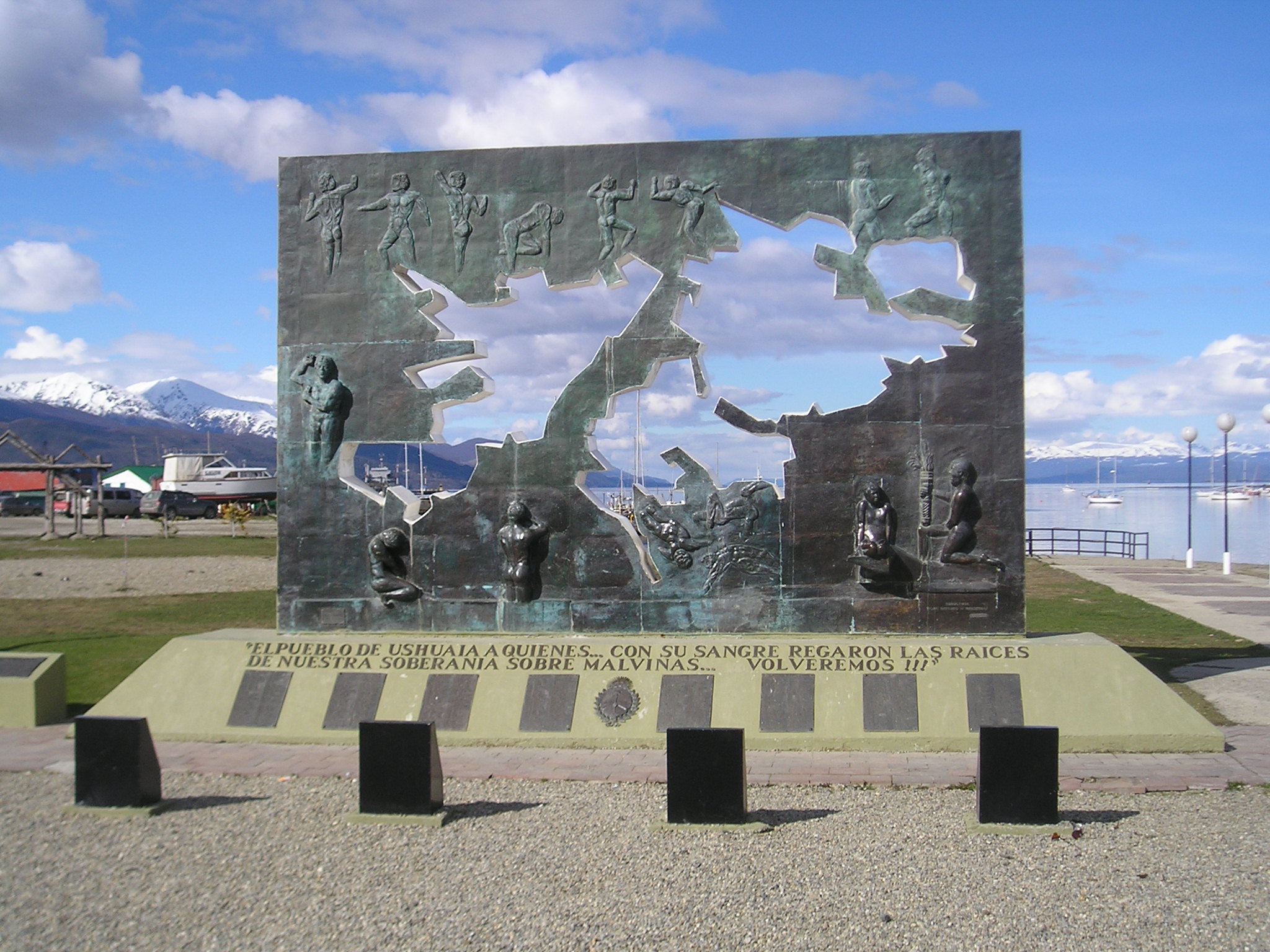 Monumento en Ushuaia a los fallecidos de la Guerra de las Malvinas