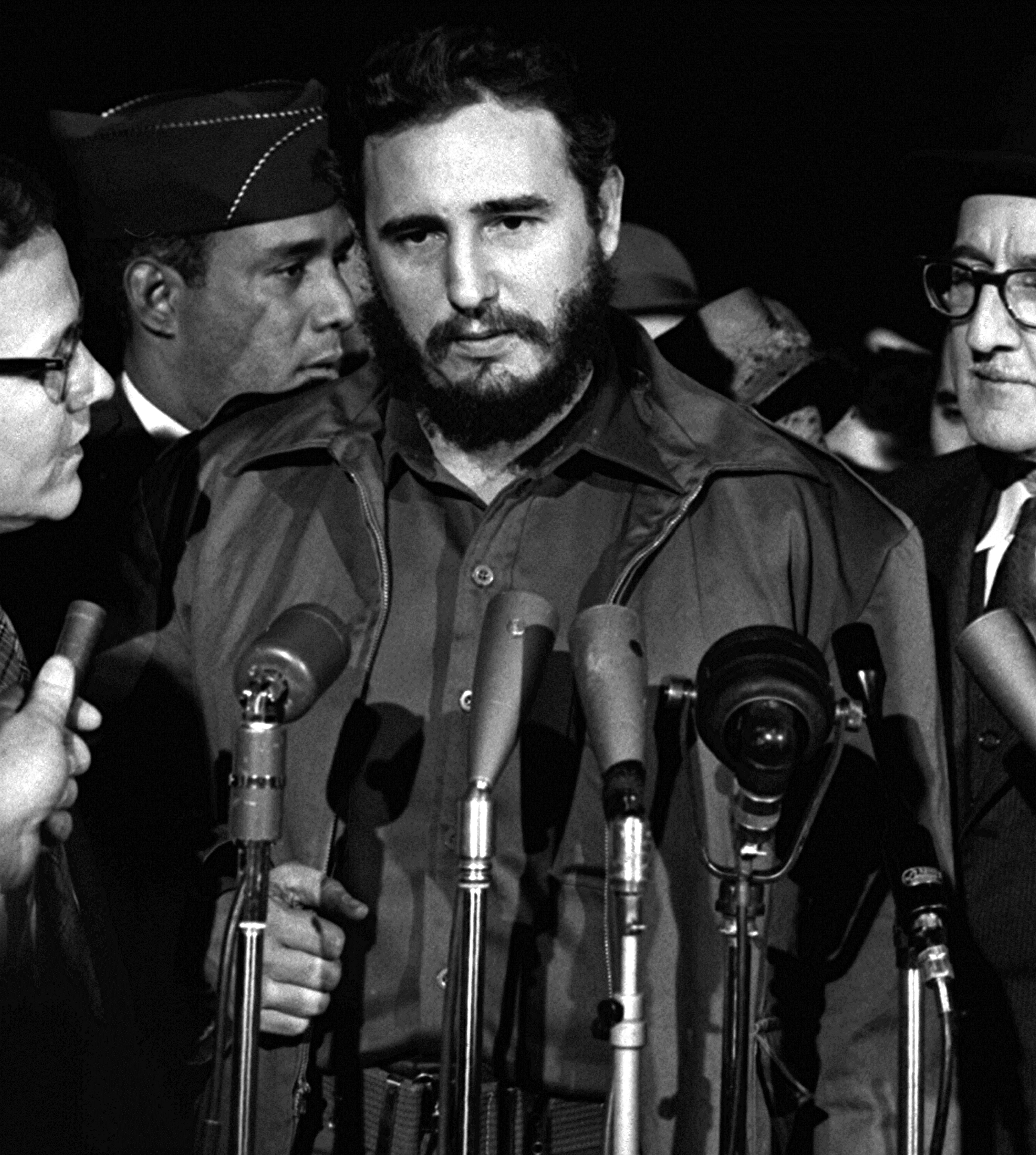 Fidel Alejandro Castro Ruz, hijo del gallego Ángel Castro Argiz, natural de Láncara, Lugo, Galicia, que emigró a La Habana en 1899. Fidel visitó el pueblo de su padre el 27 de julio de 1992.