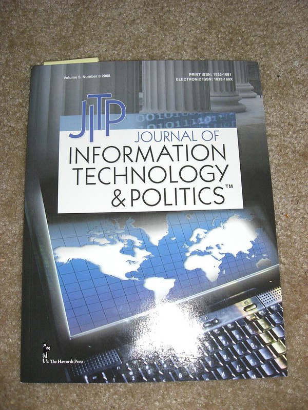 सूचना प्रौद्योगिकी और राजनीति जर्नल की एक प्रिंट कॉपी