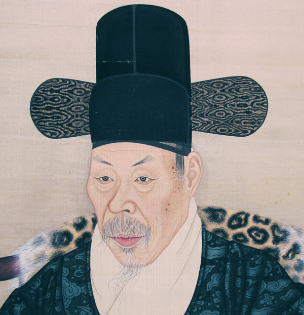 closeup of man wearing a black hat