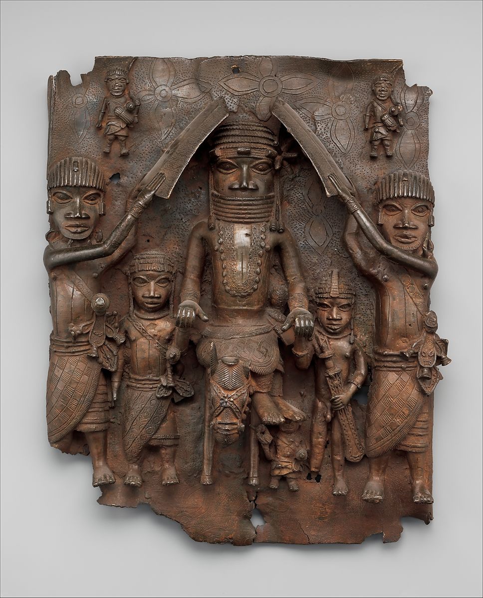 bronze plaque of Oba and his attendants who are wearing headdresses 