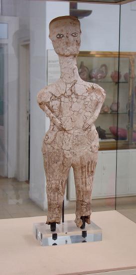 800px-Ain_Ghazal_Statue_Jordan_Archaeological_Museum_Amman_Jordan0821.jpg