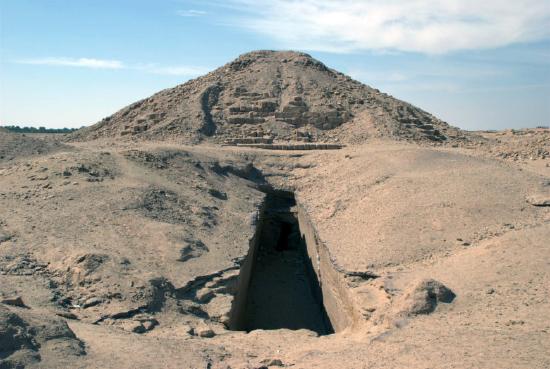 Al-Kurrumain_pyramid-870x583.jpg