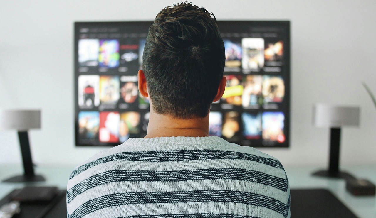 Man watching TV on demand_Pixabay_Mohammed_Hassan.jpg