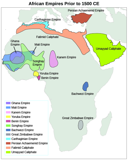 Un mapa muestra las ubicaciones de los principales imperios de África Occidental antes de 1492, incluyendo el Imperio Ghana; Imperio Mali; Imperio Kanem; Imperio Yoruba; Imperio Benin; Imperio Songhay; Imperio Bachwezi; Gran Imperio Zimbabue; Imperio cartaginés; Imperio aqueménida persa; Califato fatimí; y Califato Omeya.