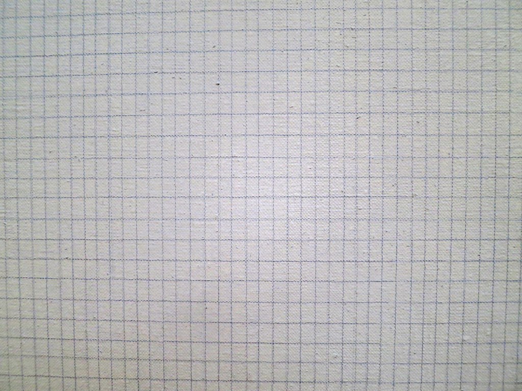 Un tablero blanco con pequeñas líneas azules que corren vertical y horizontal