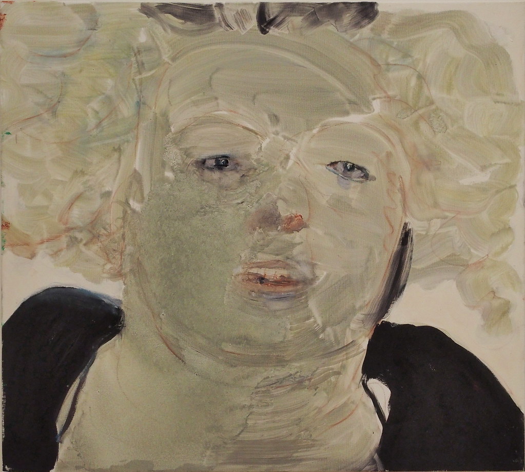 Портрет жінки з кучерявим волоссям в чорній сорочці, пофарбованої зеленню і білим