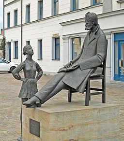 Nietzsche-Denkmal_Naumburg_2013.jpg