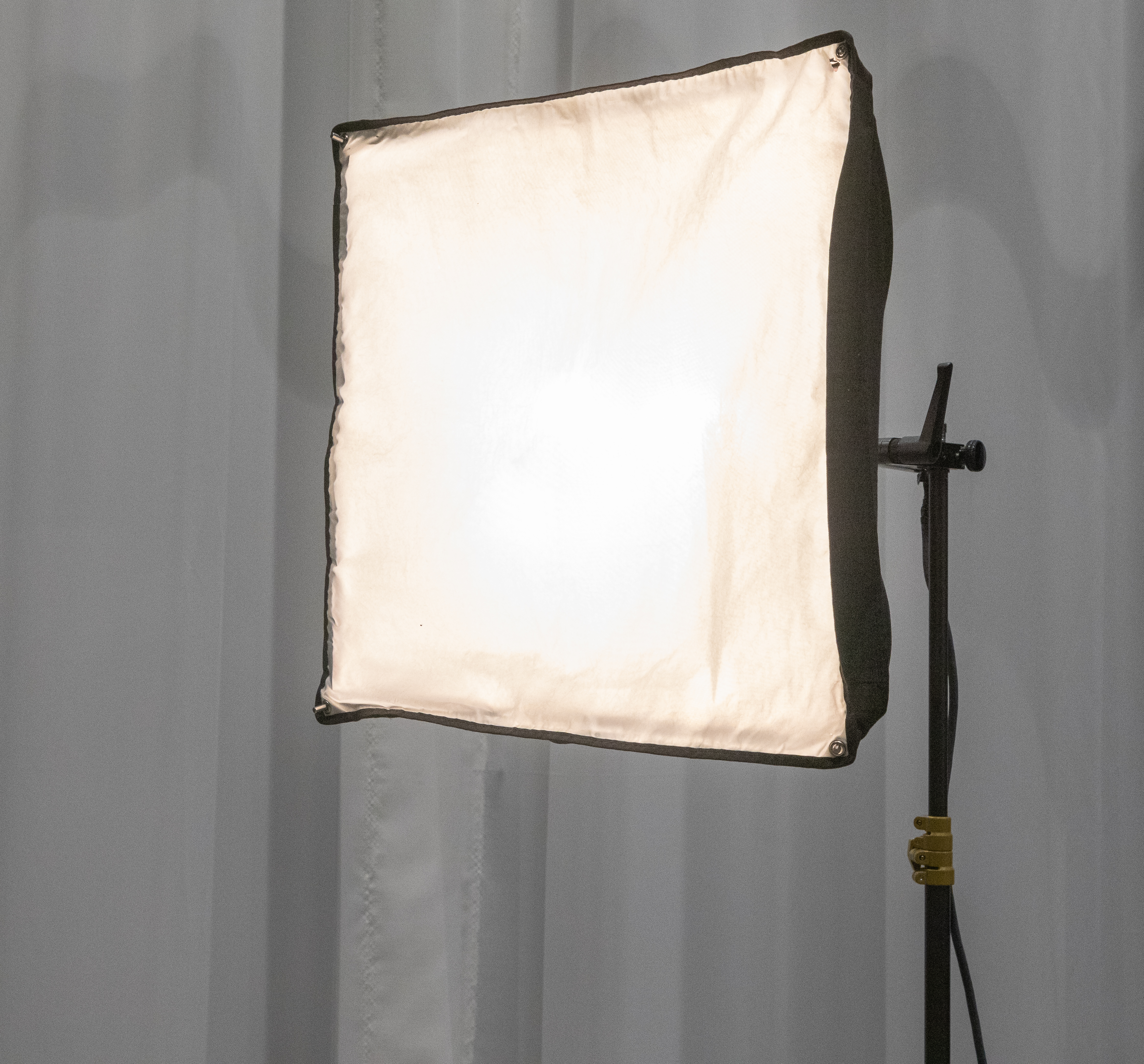 Image of a light with soft box with diffusion cover on.