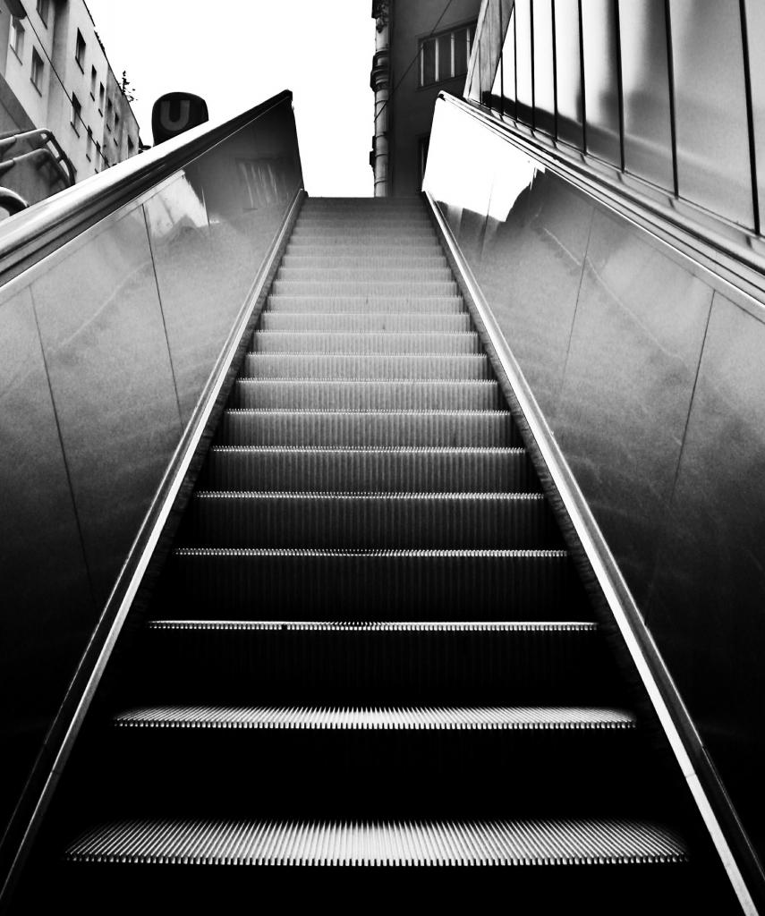 escalator-.jpg
