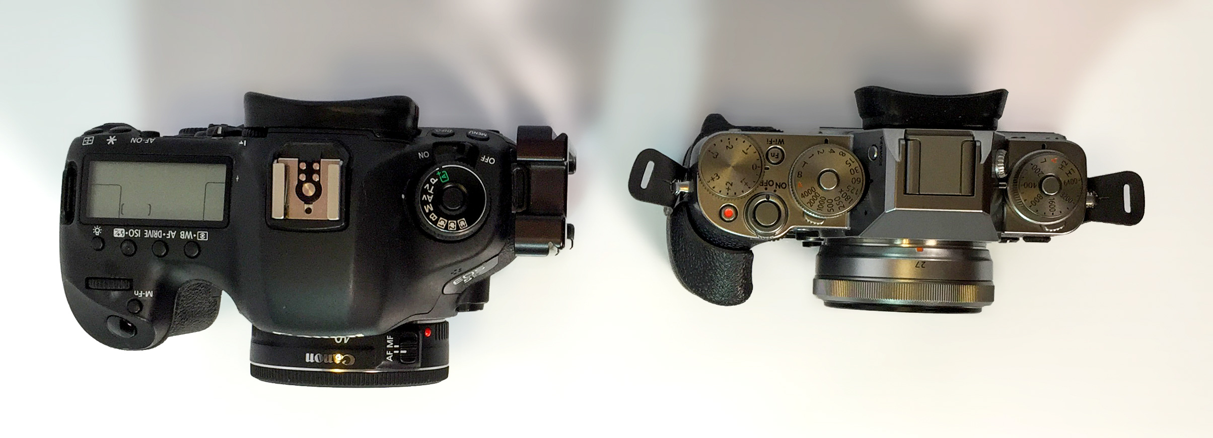 Bird's eye view of a DSLR and a Mirrorless camera and the DSLR is thicker.