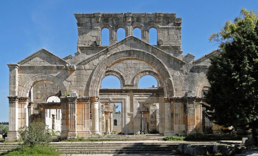Світова спадщина: Базиліка Святого Симеона Стиліта в Сирії, найстаріша збережена візантійська церква, що датується 5 століттям, тепер, за чутками, сильно постраждала від бойових дій.