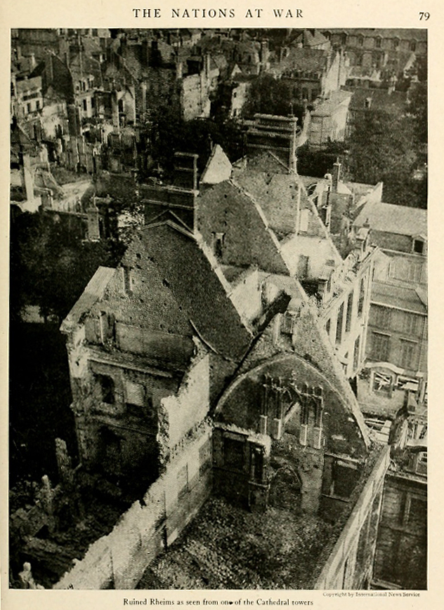 «Зруйнований Реймс, як видно з однієї з соборних веж», з Націй у війні Вілліса Джона Еббота, 1917