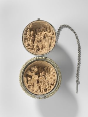 Taller de Adam Dircksz, Tuerca de oración con La Natividad y La Adoración de los Reyes Magos, c. 1500 - c. 1530, boj, plata, y oro, diámetro 4.8cm (Rijksmuseum, Amsterdam)