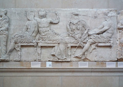Partenón, Friso del Este, Losa 4 (Dioses)