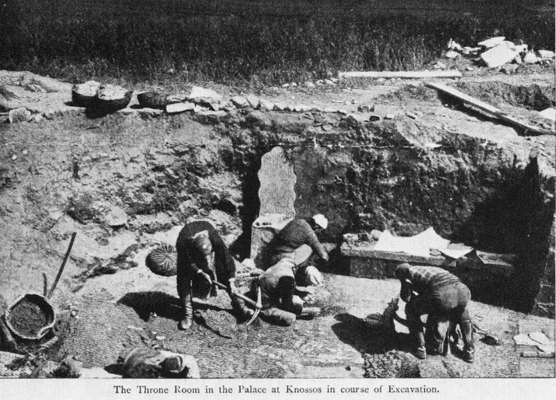 Excavando el piso del Salón del Trono, imagen de la página de título del folleto, emitida por el fondo Cretan Exploration en 1900, apelando a fondos