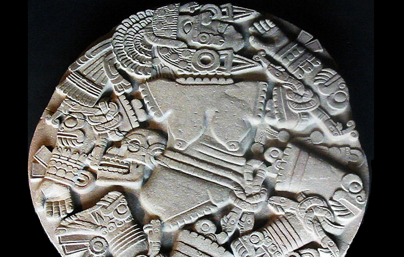 La Piedra Coyolxauhqui (detalle), c. 1500. piedra volcánica, encontrada: Templo Mayor, Tenochtitlan (Museo Nacional de Antropología, Ciudad de México) (foto: Thelmadatter, dominio público)