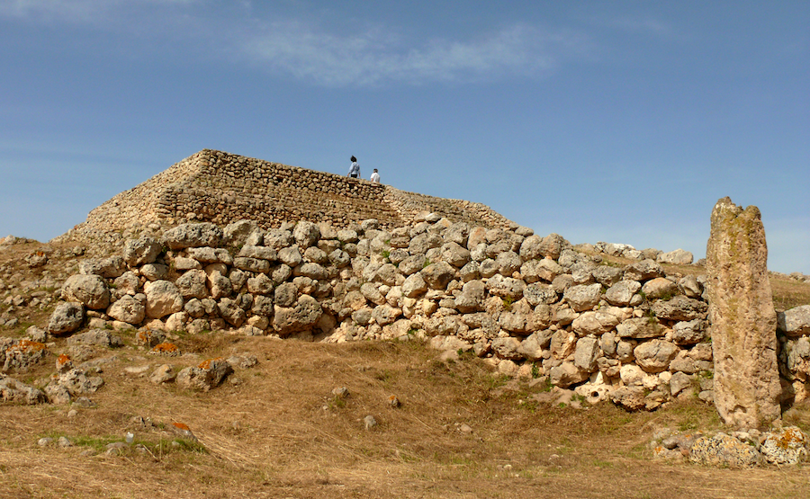 Altar site of Monte d'Accoddi (photo: Gianf84, CC BY-SA 3.0)