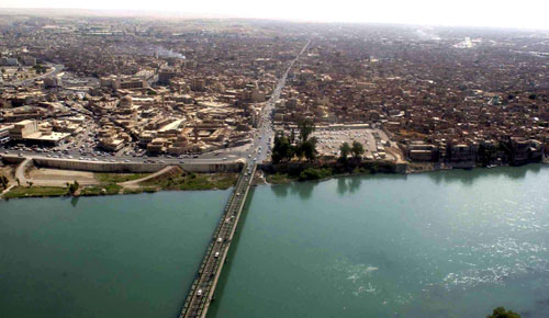 The city of Mosul and the Tigris river 