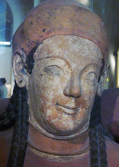 Sarcófago de los Esposos, detalle con cabeza de mujer