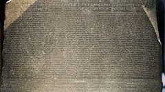Piedra Rosetta, detalle; con escritura demótica