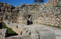 Puerta del León, muros interiores, Micenas, c. 1300-1250 B.C.E.