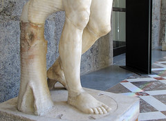 Polykleitos, Doryphoros, detail with support