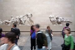 Fidias, Partenón, Detalle de la Escultura del frontón Este con Visitantes