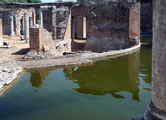 “Teatro Marítimo”, Villa Adriana, vista del baño más allá del foso