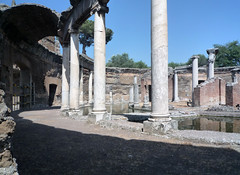 “Teatro Marítimo”, Villa Adriana, vista de bóveda de cañón ambulatoria restante