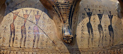 Figuras debajo de los mangos (cerrar), Dipylon Amphora, c. 755-750 B.C.E.