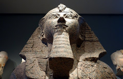Estatua grande arrodillada de Hatshepsut, c. 1479—1458 B.C.E.