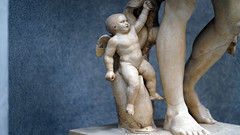 Augusto de Primaporta, detalle con Cupido y delfín
