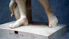 Augusto de Primaporta, detalle con pies