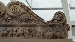 Ara Pacis Augustae, Ara Pacis Augustae, animales llevaron al sacrificio (lado norte exterior del altar), león-griffin