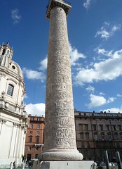 Columna de Trajano Mirando hacia arriba