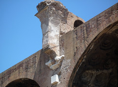 Basílica de Maxentius y Constantino, detalle de fragmento de arco de nave