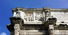 Relieves que muestran Presentación de un rey bárbaro (izquierda) y cautivos bárbaros (derecha), época de Marco Aurelio (o Cómodo), Arco de Constantino (sur)