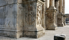 Vista de plintos, Arco de Constantino