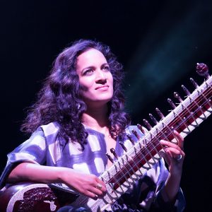 Anoushka Shankar playing to sitar.