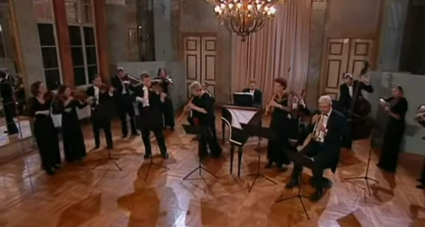 A picture of the Freiburg Baroque Orchestra performing a concerto grosso